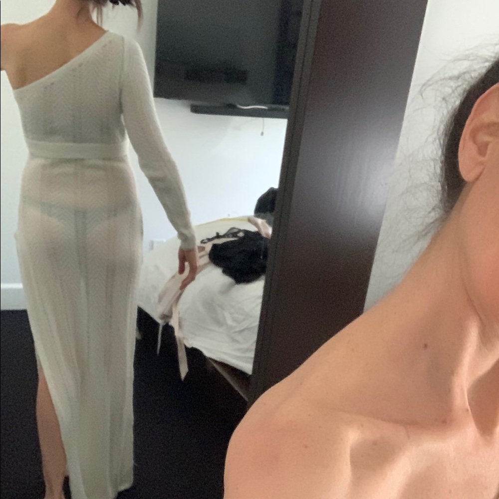 Elegant White One-Shoulder Dress - Picture 4 of 13
